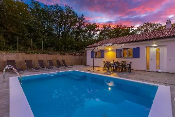 3-Bedroom House in Gabonjin with Private Pool