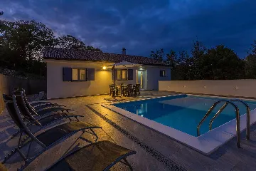 3-Bedroom House in Gabonjin with Private Pool