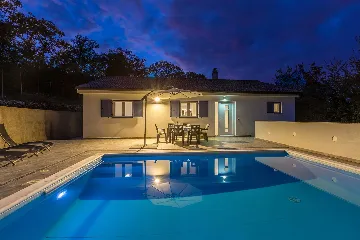 3-Bedroom House in Gabonjin with Private Pool