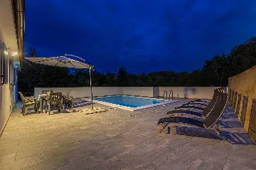 3-Bedroom House in Gabonjin with Private Pool