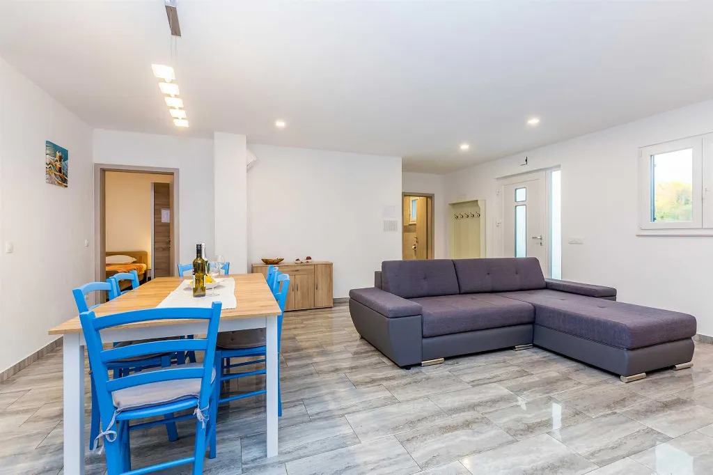 3-Bedroom House in Gabonjin with Private Pool