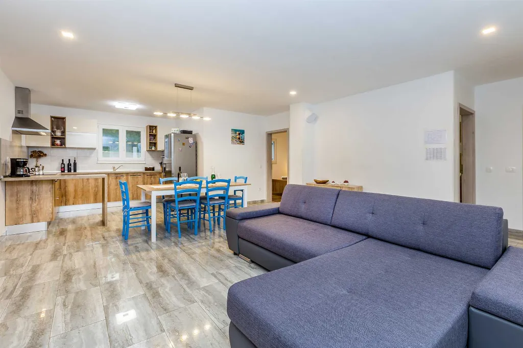 3-Bedroom House in Gabonjin with Private Pool