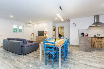 3-Bedroom House in Gabonjin with Private Pool