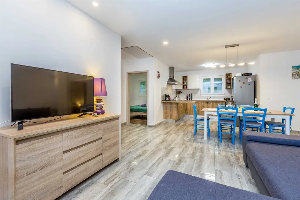 3-Bedroom House in Gabonjin with Private Pool