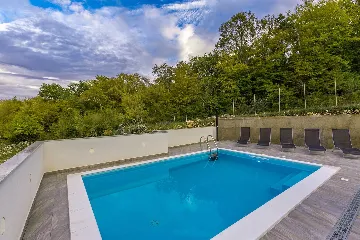 3-Bedroom House in Gabonjin with Private Pool