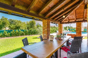 3-Bedroom Villa with Indoor & Outdoor Pool in Kras