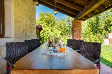 3-Bedroom Villa with Indoor & Outdoor Pool in Kras