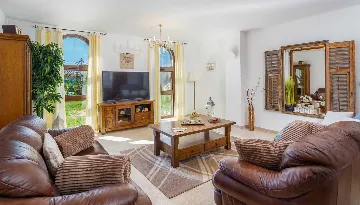 3-Bedroom Villa with Indoor & Outdoor Pool in Kras