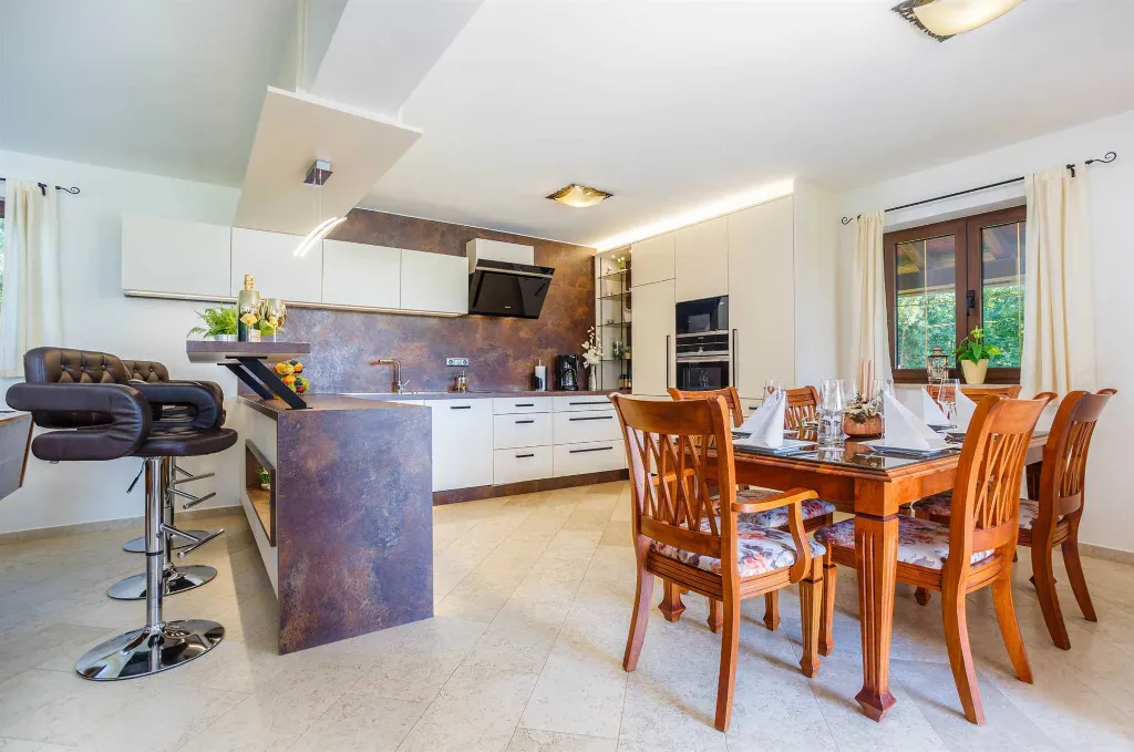 3-Bedroom Villa with Indoor & Outdoor Pool in Kras