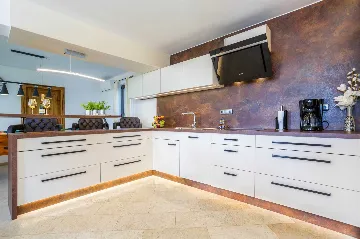 3-Bedroom Villa with Indoor & Outdoor Pool in Kras