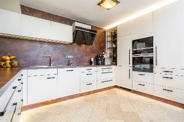 3-Bedroom Villa with Indoor & Outdoor Pool in Kras