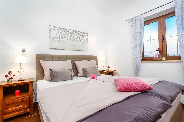 3-Bedroom Villa with Indoor & Outdoor Pool in Kras