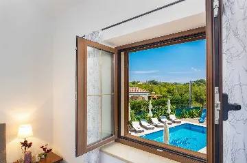 3-Bedroom Villa with Indoor & Outdoor Pool in Kras