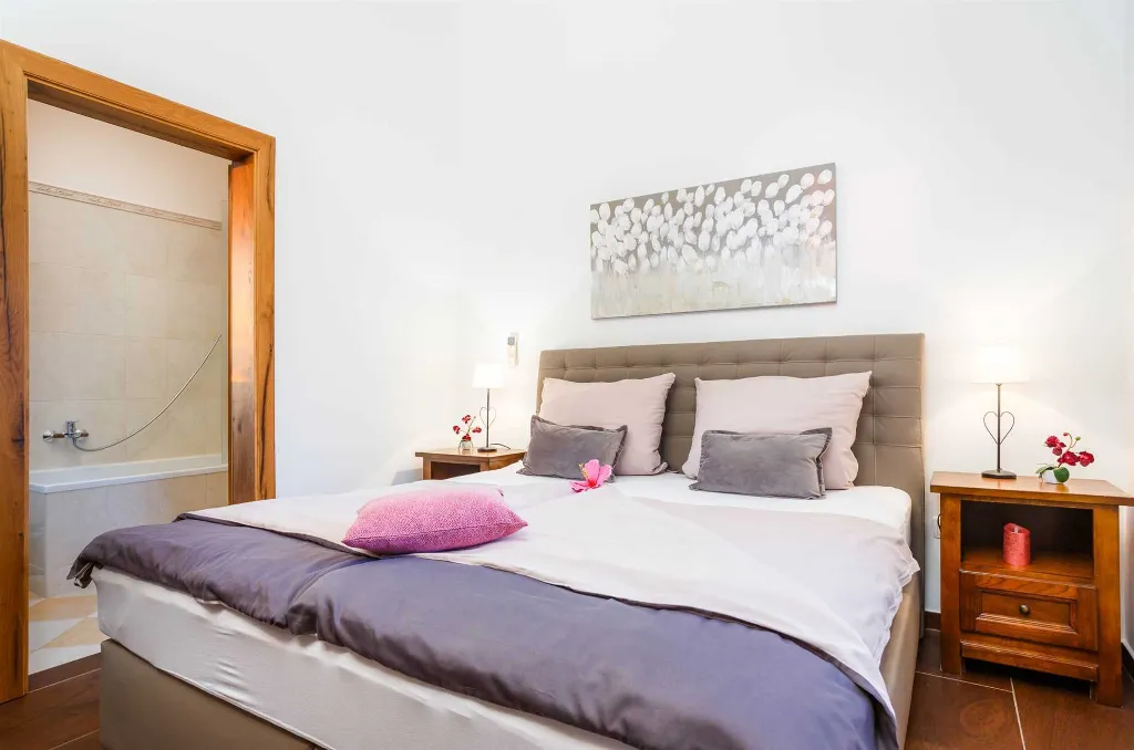3-Bedroom Villa with Indoor & Outdoor Pool in Kras