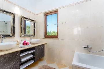 3-Bedroom Villa with Indoor & Outdoor Pool in Kras