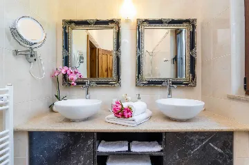 3-Bedroom Villa with Indoor & Outdoor Pool in Kras