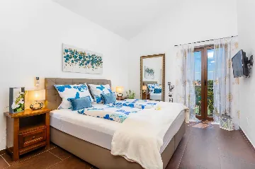 3-Bedroom Villa with Indoor & Outdoor Pool in Kras