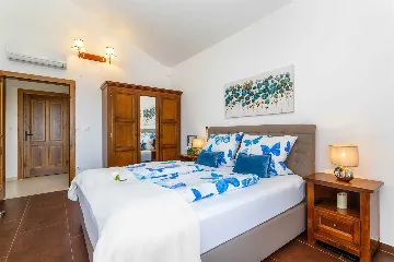 3-Bedroom Villa with Indoor & Outdoor Pool in Kras