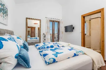 3-Bedroom Villa with Indoor & Outdoor Pool in Kras