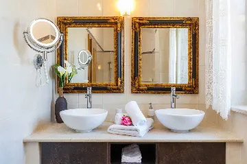 3-Bedroom Villa with Indoor & Outdoor Pool in Kras