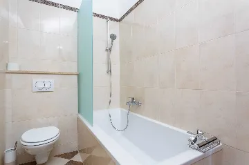 3-Bedroom Villa with Indoor & Outdoor Pool in Kras