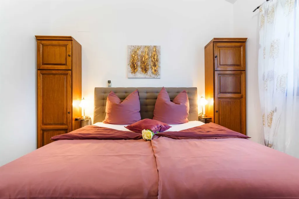 3-Bedroom Villa with Indoor & Outdoor Pool in Kras