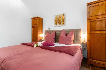 3-Bedroom Villa with Indoor & Outdoor Pool in Kras