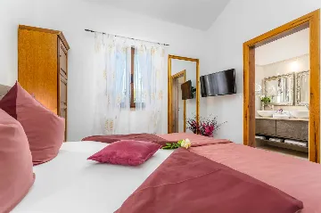 3-Bedroom Villa with Indoor & Outdoor Pool in Kras