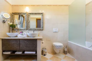 3-Bedroom Villa with Indoor & Outdoor Pool in Kras