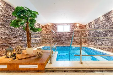 3-Bedroom Villa with Indoor & Outdoor Pool in Kras