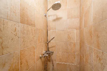 3-Bedroom Villa with Indoor & Outdoor Pool in Kras