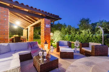 3-Bedroom Villa with Indoor & Outdoor Pool in Kras