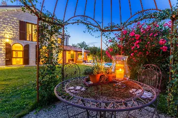 3-Bedroom Villa with Indoor & Outdoor Pool in Kras