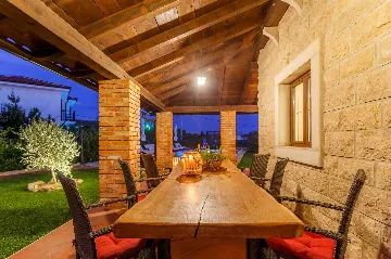 3-Bedroom Villa with Indoor & Outdoor Pool in Kras