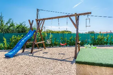 3-Bedroom Villa with Indoor & Outdoor Pool in Kras