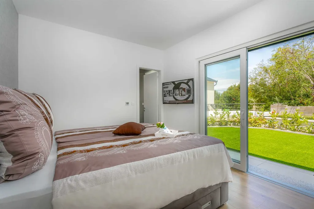 Malinska Villa with Heated Pool for 10 Guests