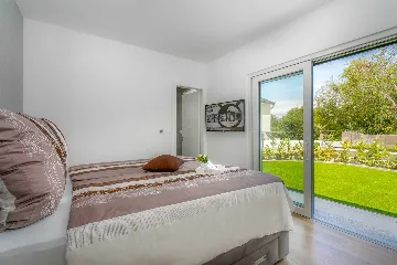 Malinska Villa with Heated Pool for 10 Guests