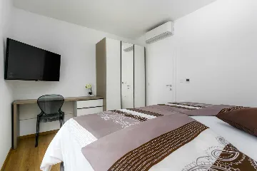 Malinska Villa with Heated Pool for 10 Guests