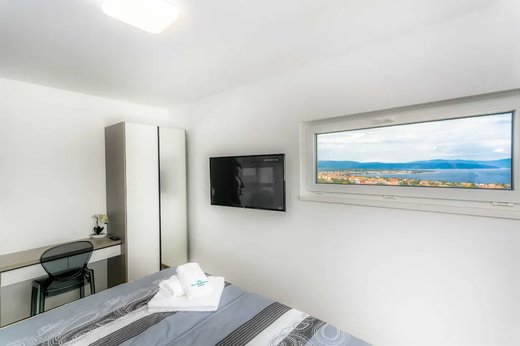 Malinska Villa with Heated Pool for 10 Guests