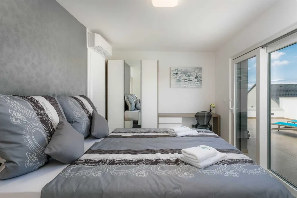 Malinska Villa with Heated Pool for 10 Guests