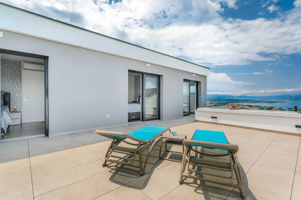Malinska Villa with Heated Pool for 10 Guests