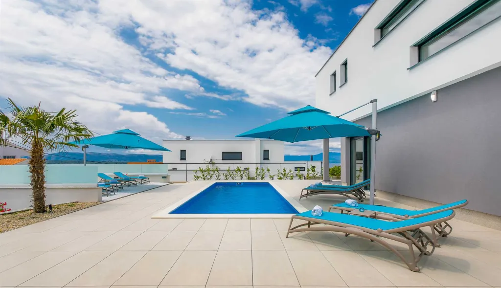 Malinska Villa with Heated Pool for 10 Guests
