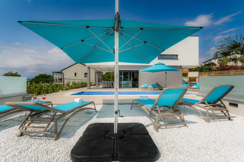 Malinska Villa with Heated Pool for 10 Guests
