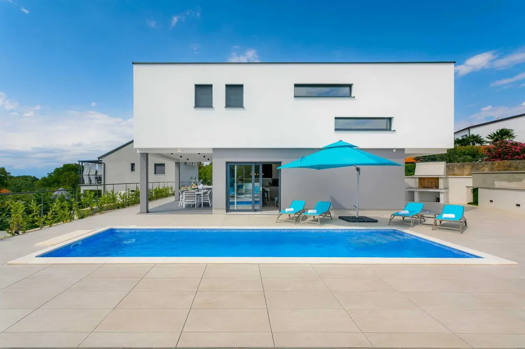 Malinska Villa with Heated Pool for 10 Guests