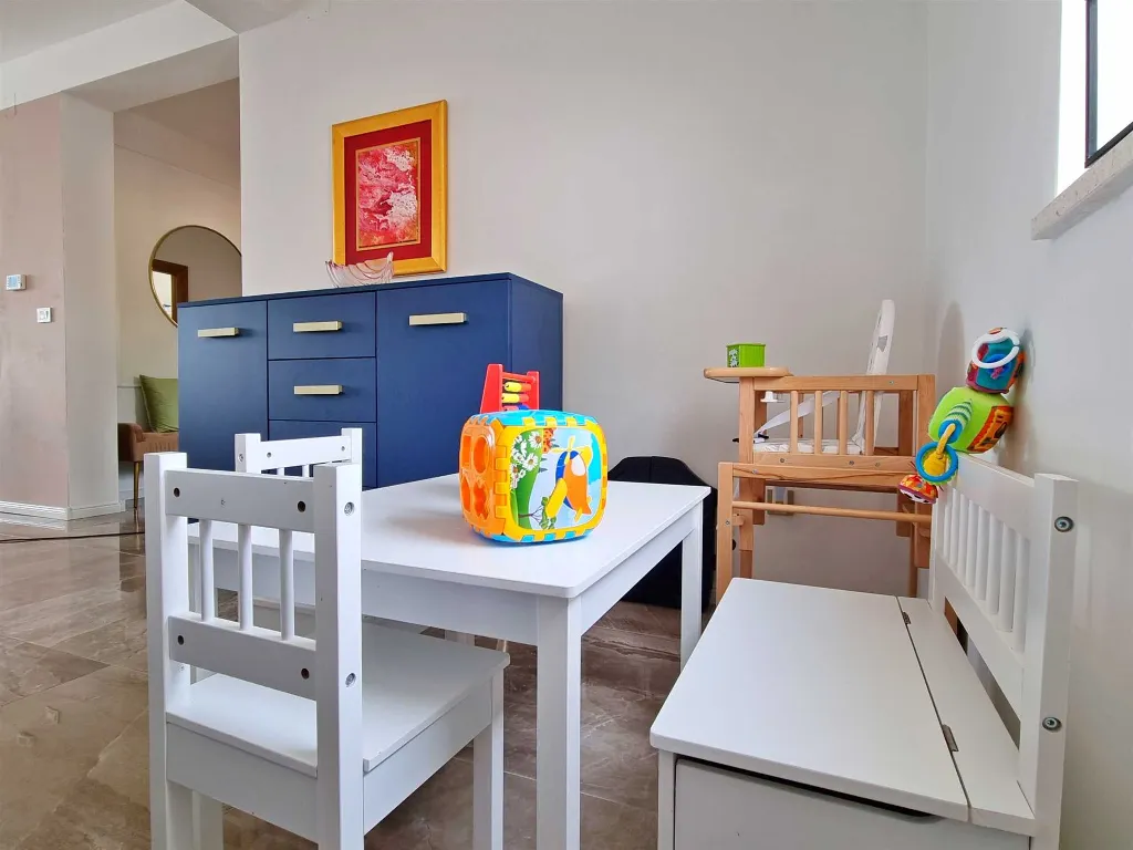 3-Bedroom Apartment with Private Pool in Čižići