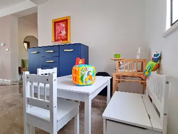 3-Bedroom Apartment with Private Pool in Čižići