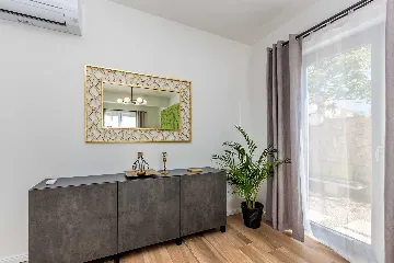 3-Bedroom Apartment with Private Pool in Čižići