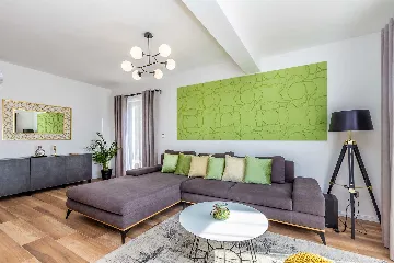 3-Bedroom Apartment with Private Pool in Čižići