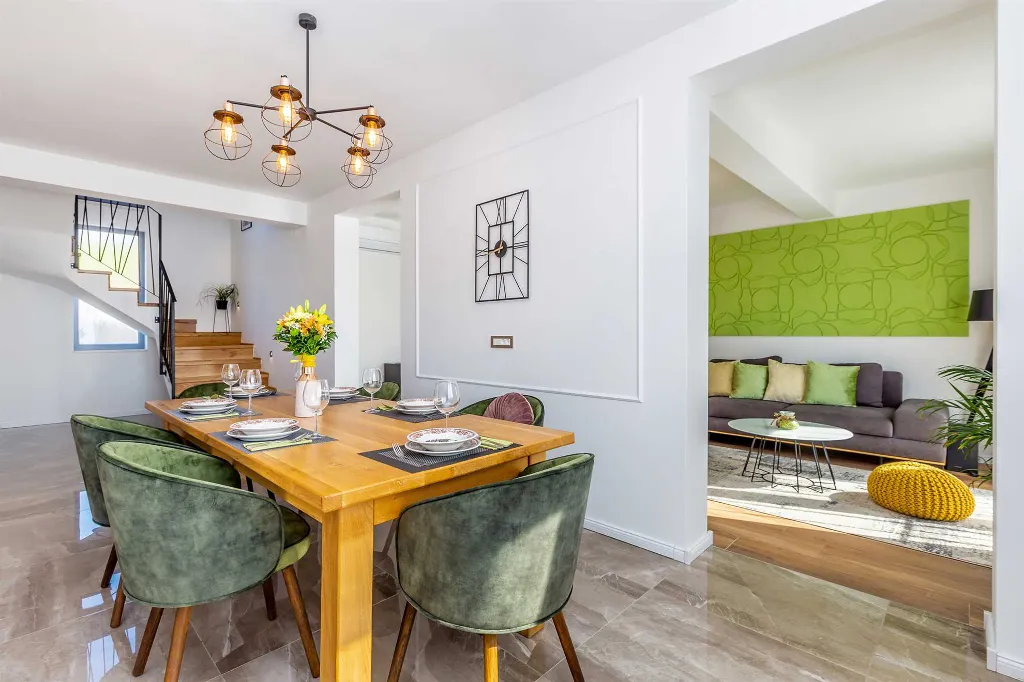 3-Bedroom Apartment with Private Pool in Čižići
