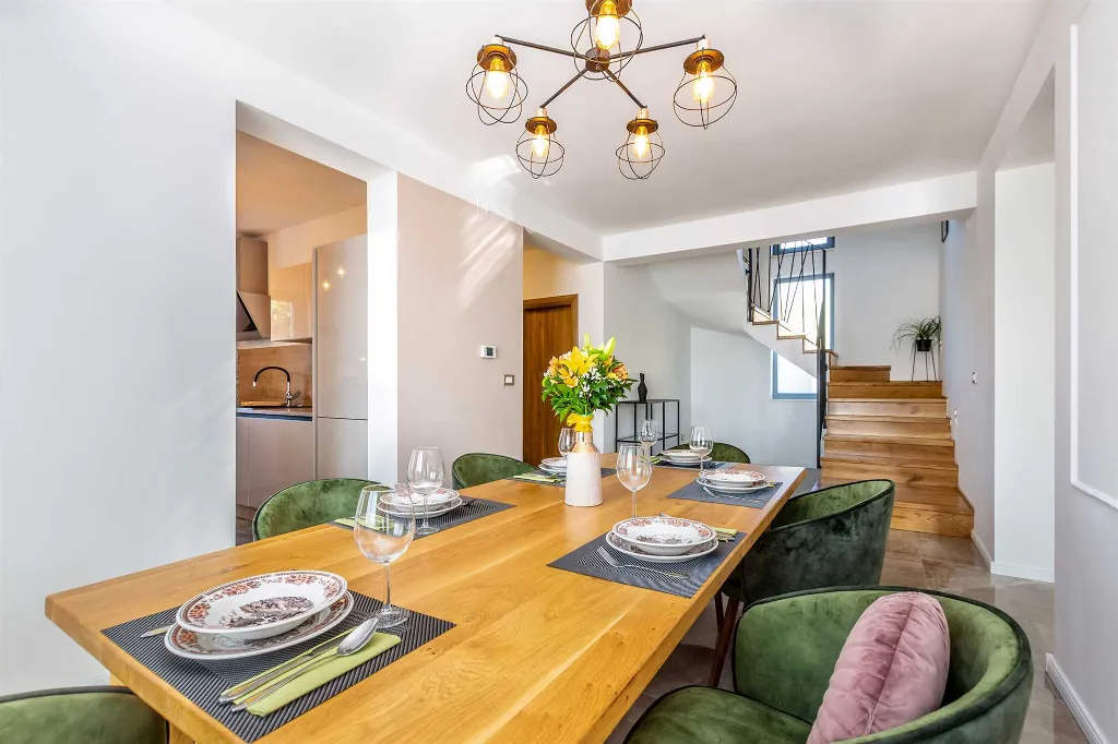 3-Bedroom Apartment with Private Pool in Čižići